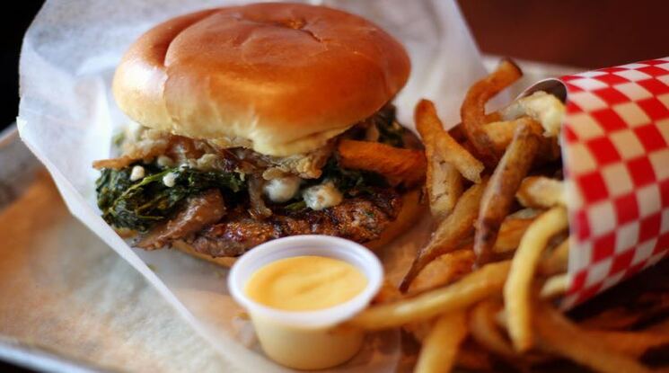 Read more about the article Road Trip Worthy Virginia Burger Restaurants
