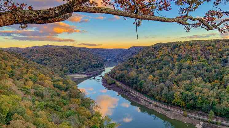 Read more about the article Extraordinary Weekend Getaways in West Virginia Explore Natural Beauty