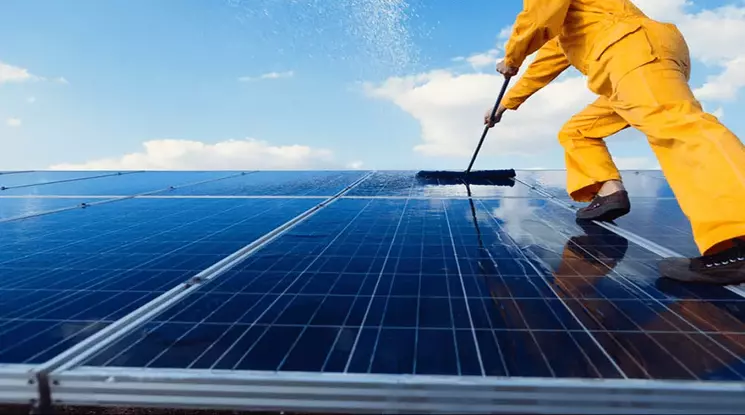 You are currently viewing A Guide to Cleaning Your Solar Panels in Virginia