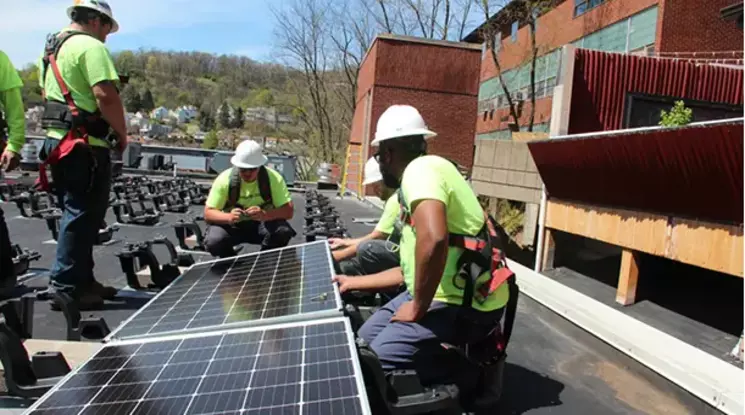 Read more about the article Five Reasons to Get a Job in Solar Energy