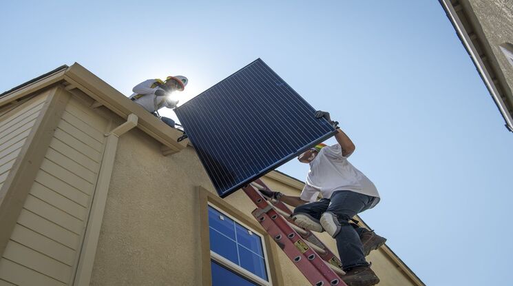 Read more about the article Decisions, Decisions: Choosing the Right Solar Installer